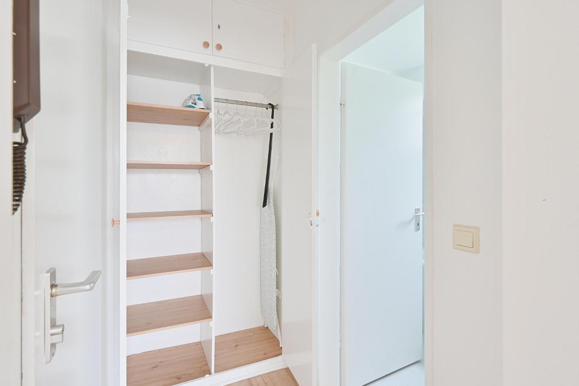 Beautiful And Stylish 1-Bedroom With Kitchen And King Size Bed Wuppertal Eksteriør bilde